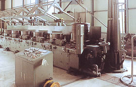 Straight type continuous wiredrawing machine