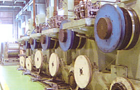 Roll type wiredrawing machine