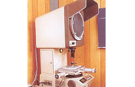Precision profile projector